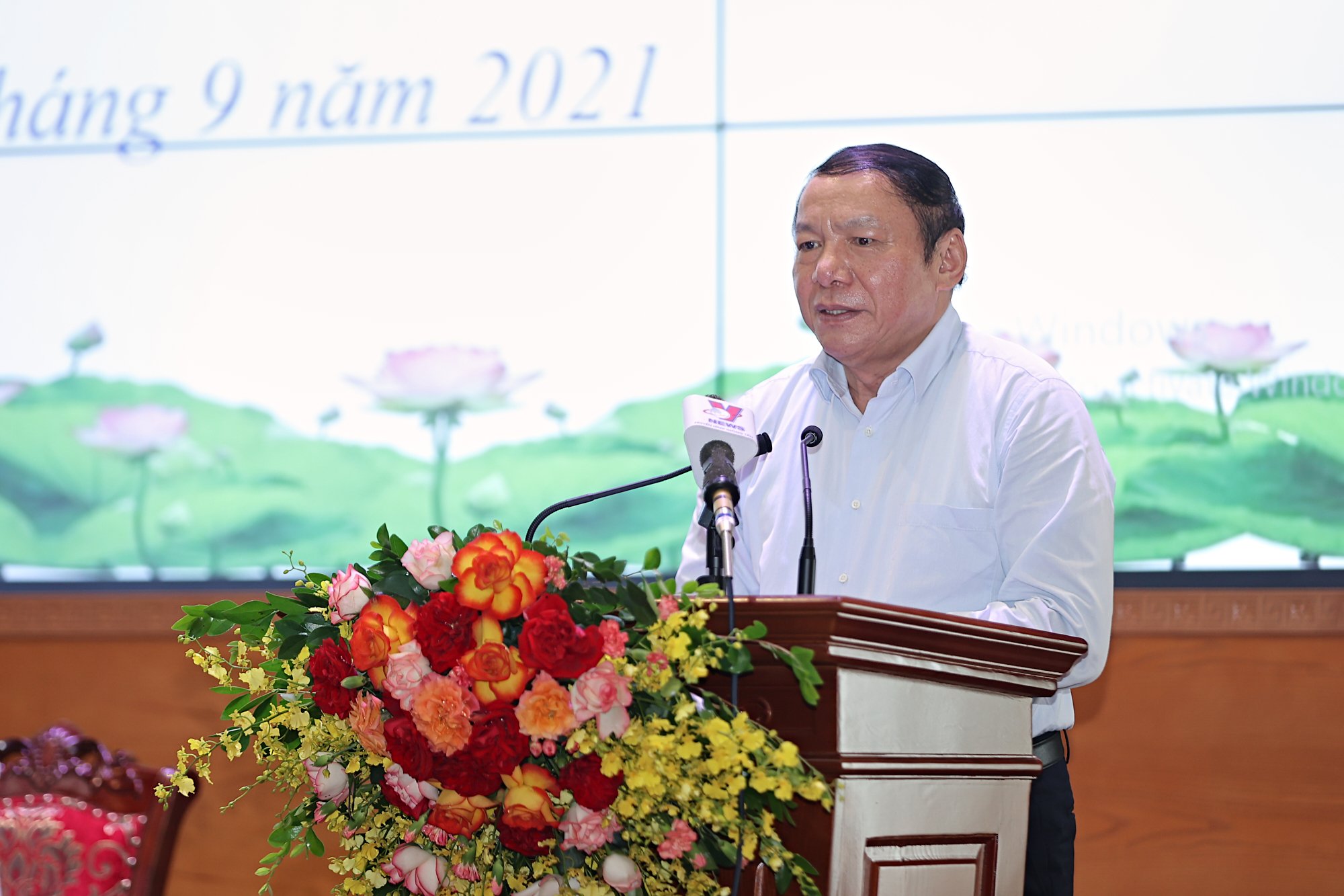 Bộ trưởng Nguyễn Văn Hùng: “Thấy được sự hy sinh của tuyến đầu chống dịch để tự soi mình, làm nhiều, cống hiến nhiều hơn” - Ảnh 5.