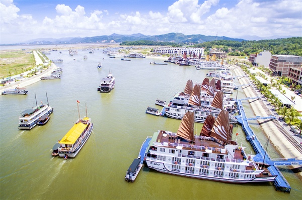 Quảng Ninh: Đón khách với mô hình du lịch lưu trú dài ngày, dịch vụ khép kín - Ảnh 1.