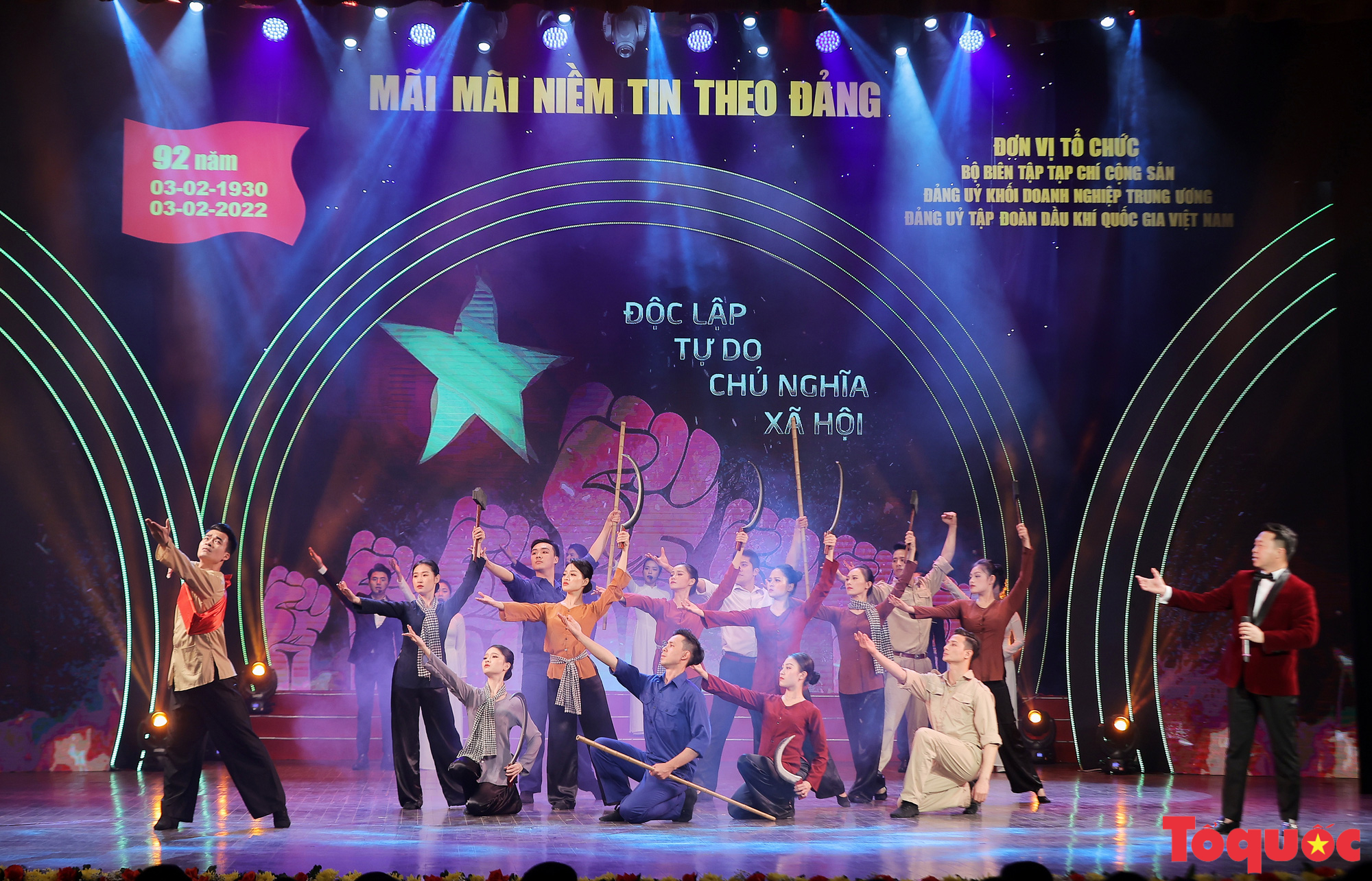 Toàn cảnh chương trình nghệ thuật &quot;Mãi mãi niềm tin theo Đảng&quot; chào mừng 92 năm ngày thành lập Đảng Cộng sản Việt Nam - Ảnh 3.