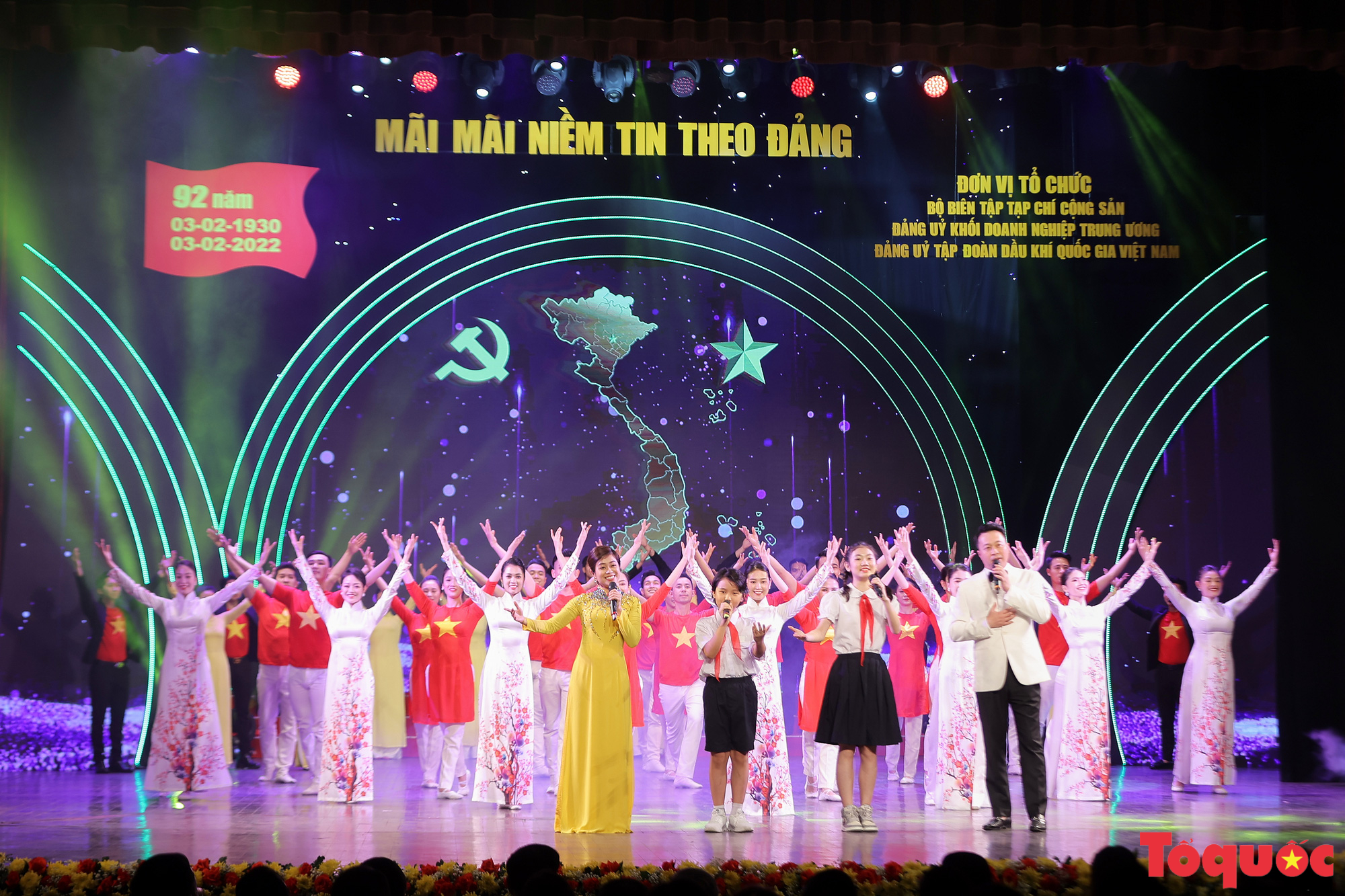 Toàn cảnh chương trình nghệ thuật &quot;Mãi mãi niềm tin theo Đảng&quot; chào mừng 92 năm ngày thành lập Đảng Cộng sản Việt Nam - Ảnh 10.