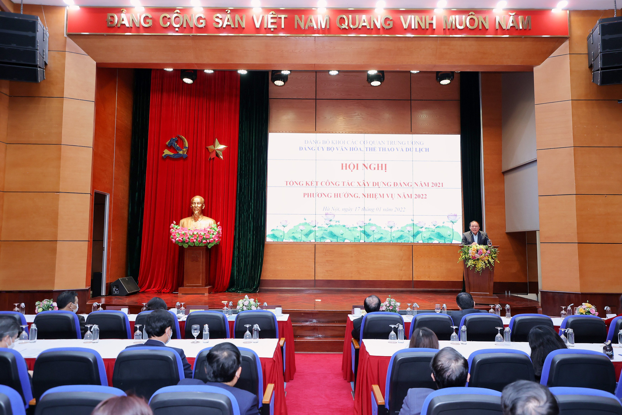 Bộ trưởng Nguyễn Văn Hùng: “Rèn luyện đảng viên trong ngành VHTTDL tính tiền phong gương mẫu, sẵn sàng đảm nhận những việc khó” - Ảnh 1.