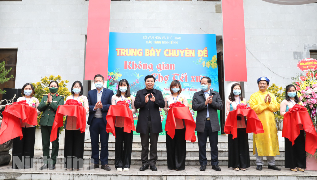 Ninh Bình: Khai mạc trưng bày chuyên đề &quot;Không gian chợ Tết xưa&quot; - Ảnh 1.