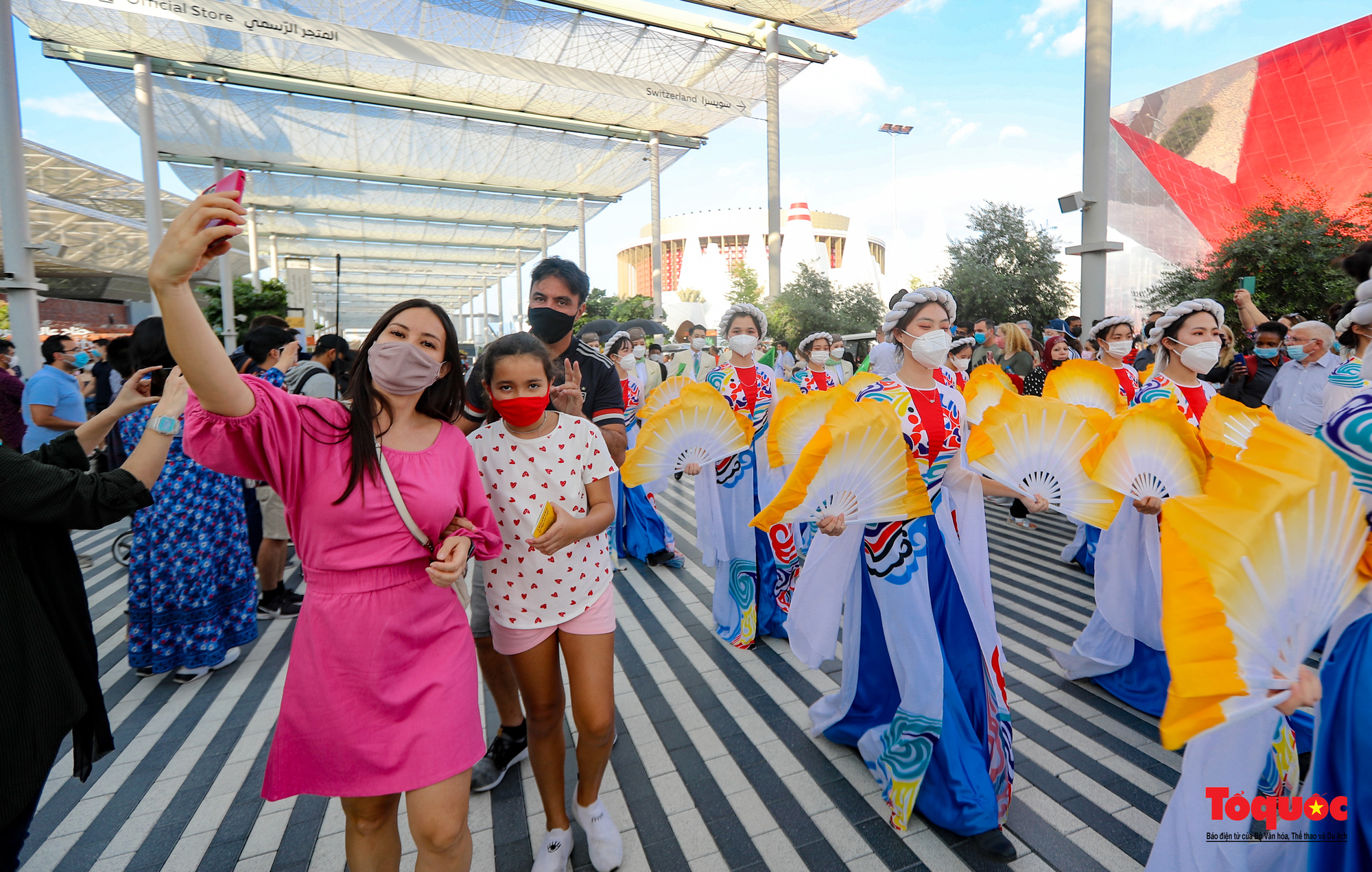 Màn diễu hành nghệ thuật của Việt Nam gây ấn tượng đẹp tại EXPO 2020 Dubai - Ảnh 5.