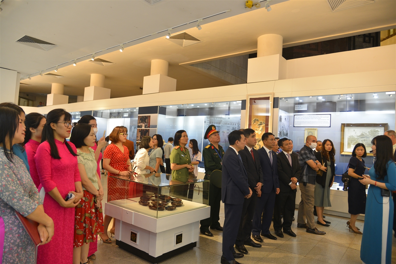 Khai mạc trưng bày chuyên đề “Mỗi kỷ vật một câu chuyện” tại Bảo tàng Hồ Chí Minh - Ảnh 1.