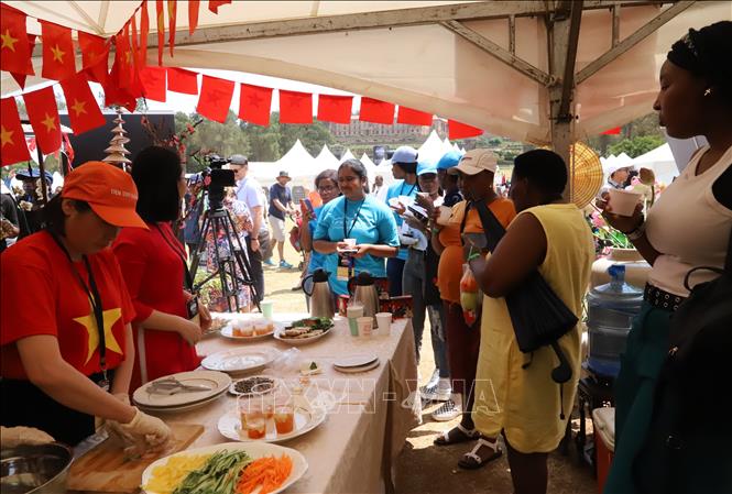 Việt Nam giới thiệu ẩm thực và văn hóa tại Hội chợ ngoại giao Nam Phi - Ảnh 2.