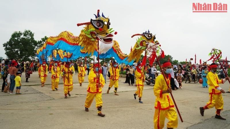 Ninh Bình phát triển du lịch gắn liền bảo tồn di sản - Ảnh 1.