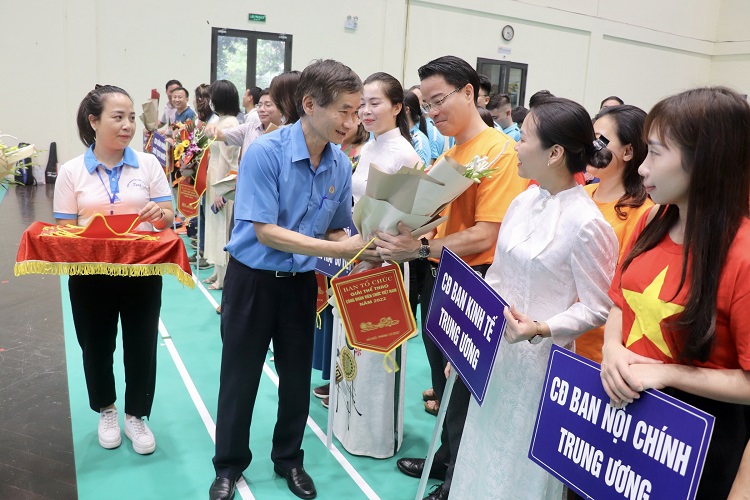 Công đoàn Bộ VHTTDL tham gia Giải thể thao Công đoàn Viên chức Việt Nam - Ảnh 1.