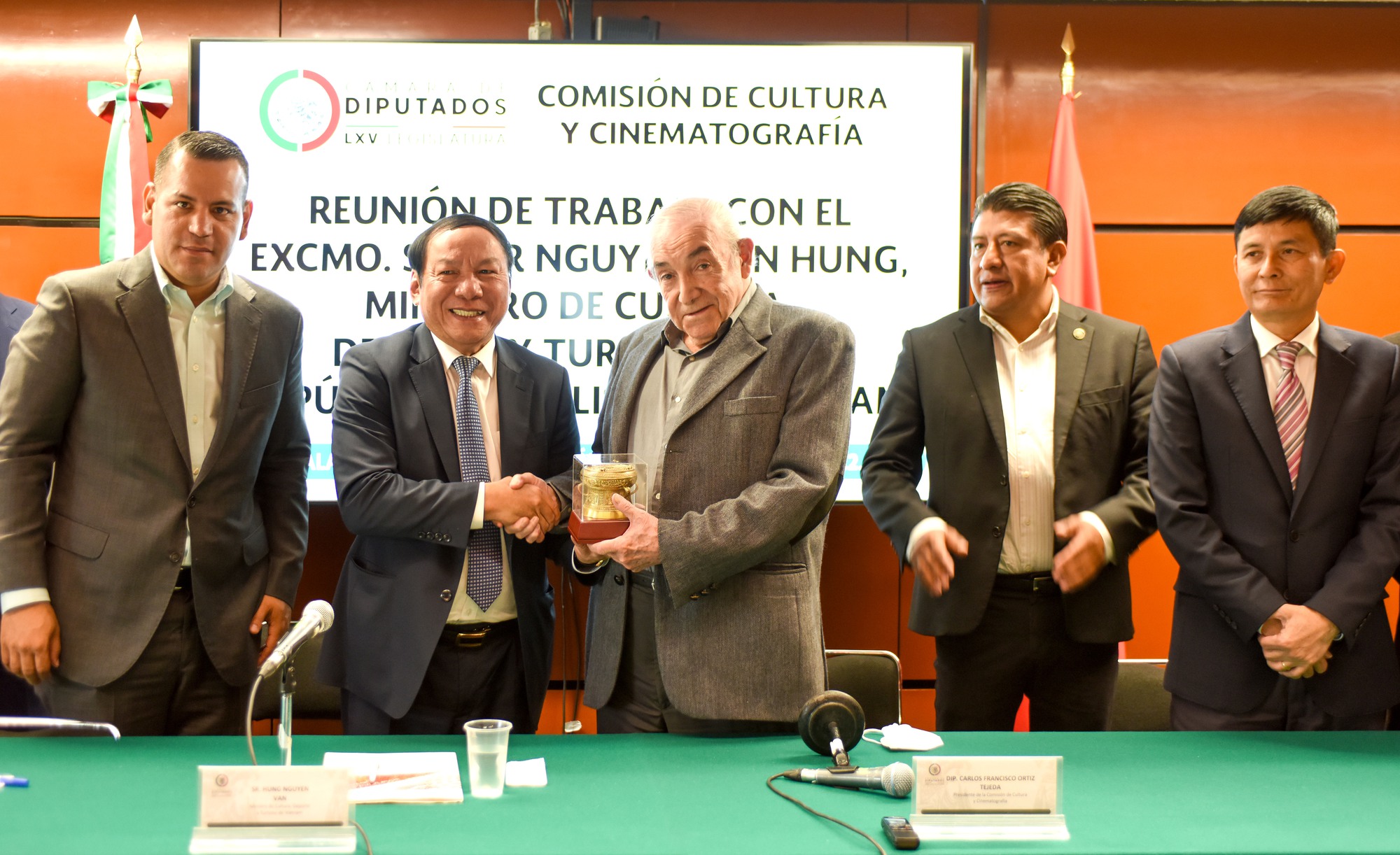 Bộ trưởng Nguyễn Văn Hùng làm việc với Chủ nhiệm Ủy ban Hạ viện Mexico về văn hóa và điện ảnh - Ảnh 3.