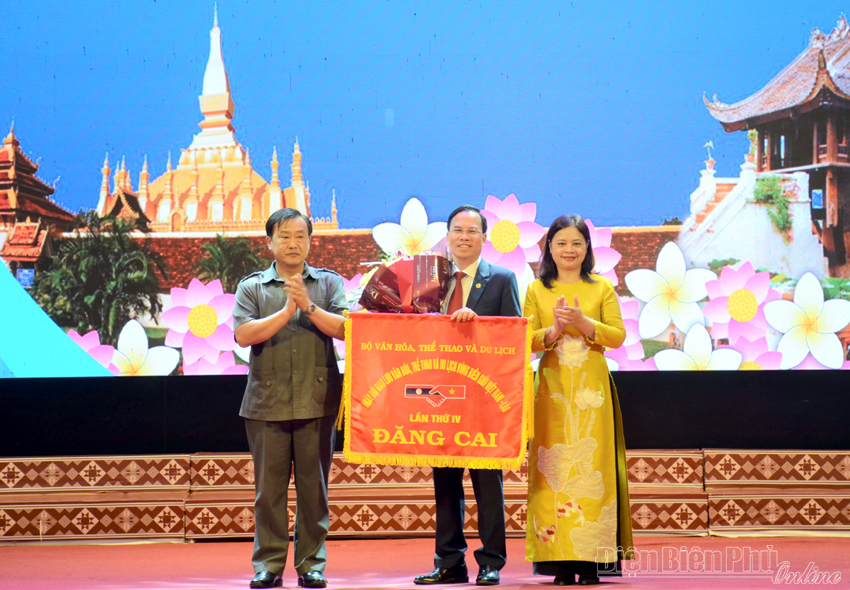 Bế mạc Ngày hội giao lưu văn hóa, thể thao và du lịch vùng biên giới Việt Nam - Lào lần thứ III - Ảnh 3.