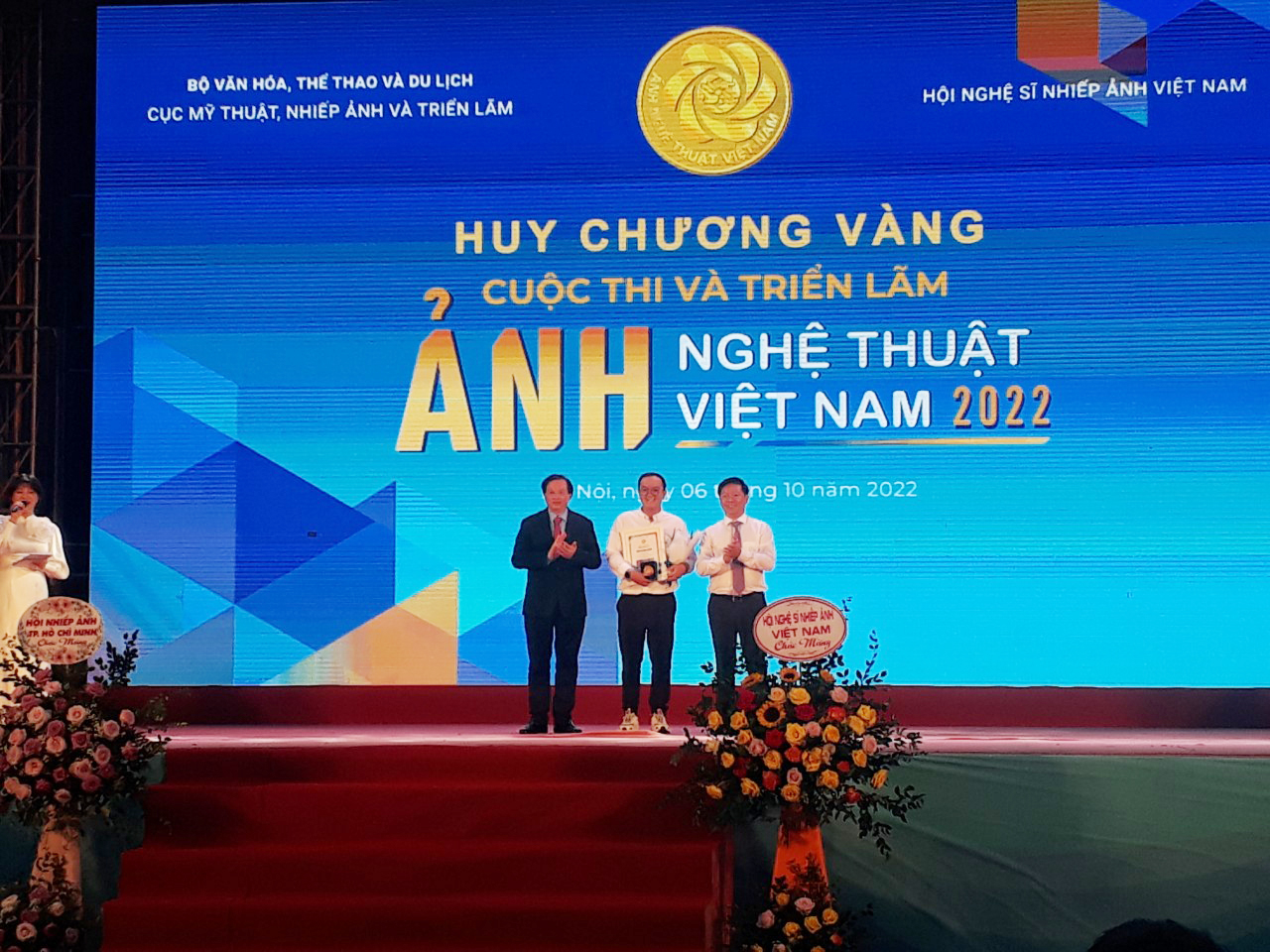 16 tác phẩm đoạt giải Cuộc thi và triển lãm ảnh nghệ thuật Việt Nam năm 2022 - Ảnh 3.