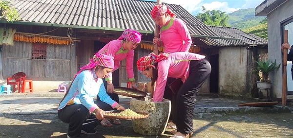 Độc đáo Tết cơm mới của dân tộc Giáy ở Tả Van, Sa Pa - Ảnh 7.