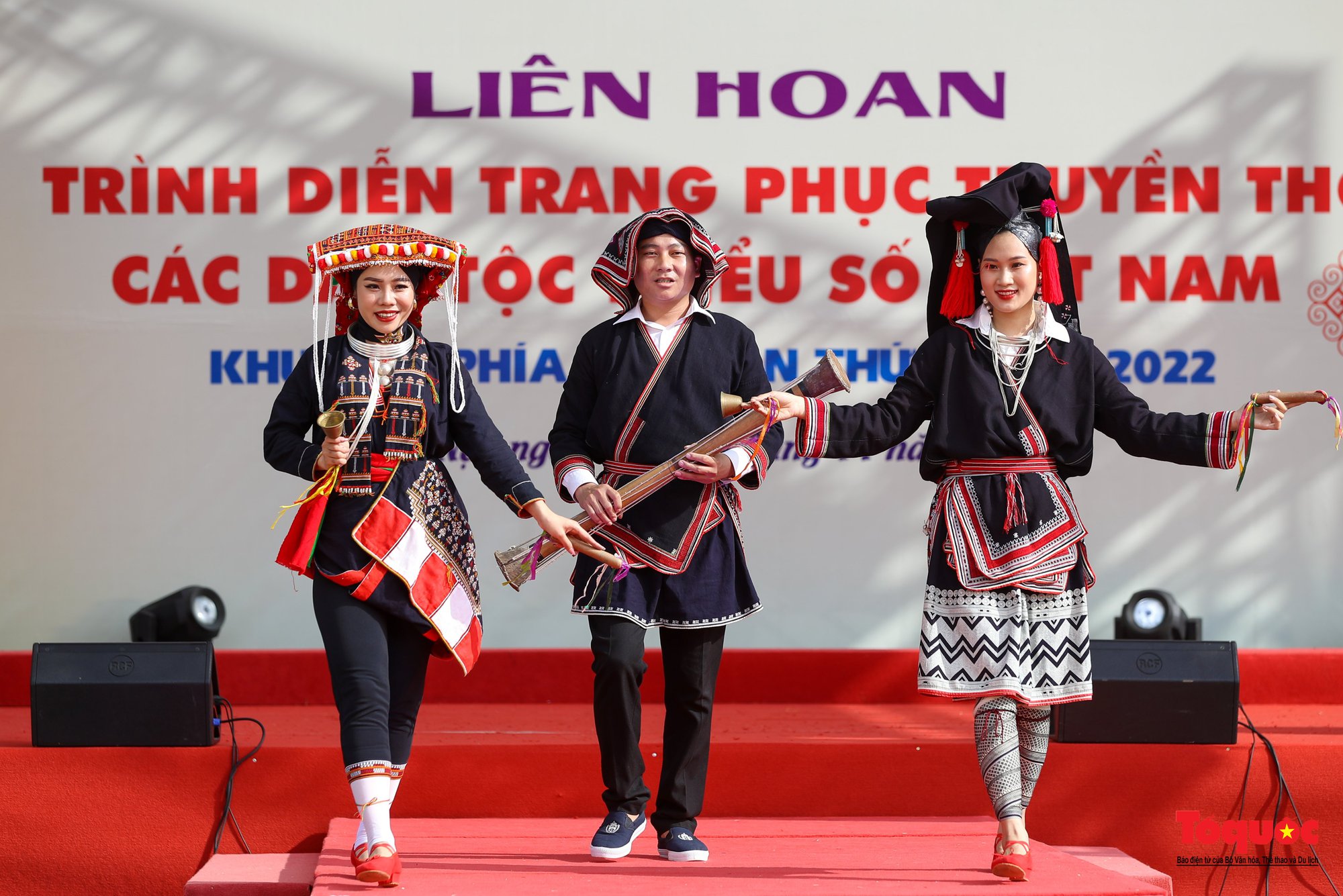Rực rỡ sắc màu trang phục truyền thống các dân tộc thiểu số Việt Nam - Ảnh 4.