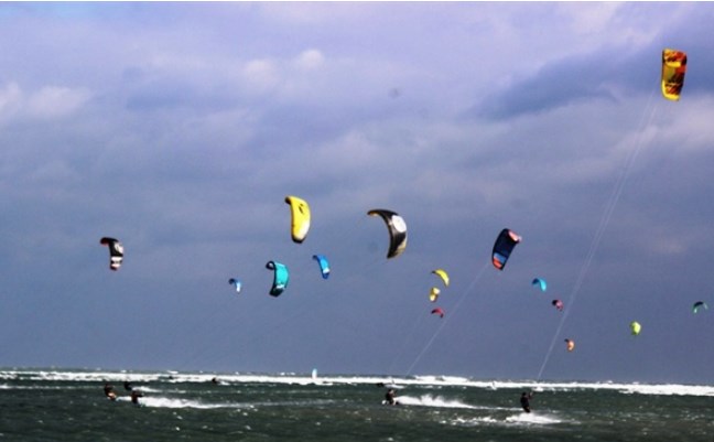 Họp báo công bố chương trình Tuần lễ lướt ván diều quốc tế tại Ninh Thuận - Ảnh 2.