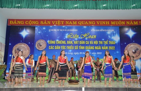 Liên hoan cồng chiêng, đàn hát dân ca các dân tộc thiểu số Quảng Ngãi - Ảnh 1.