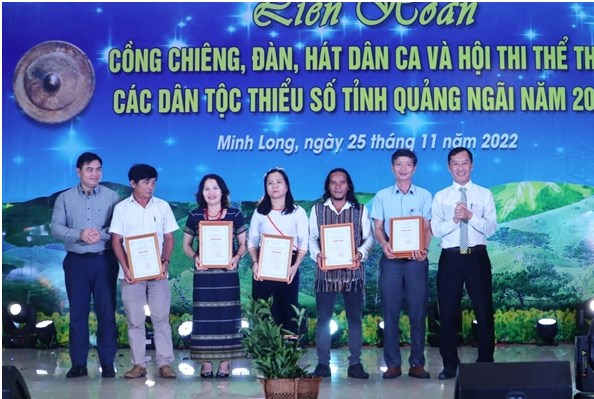 Liên hoan cồng chiêng, đàn hát dân ca các dân tộc thiểu số Quảng Ngãi - Ảnh 3.