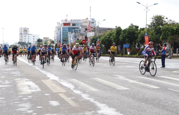 Hơn 130 VĐV tham gia Giải Đua xe đạp Lai Châu mở rộng - Ảnh 1.