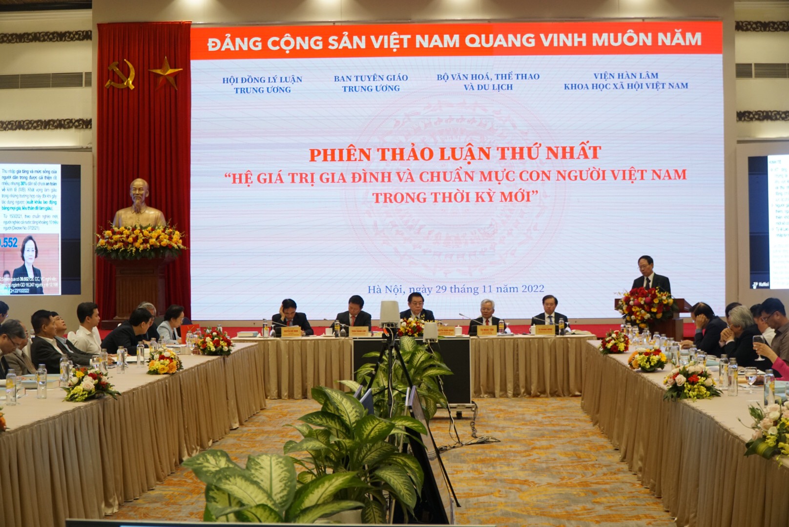 Giữ gìn, phát huy, xây dựng và phát triển các hệ giá trị Việt Nam góp phần phát triển đất nước nhanh và bền vững - Ảnh 3.