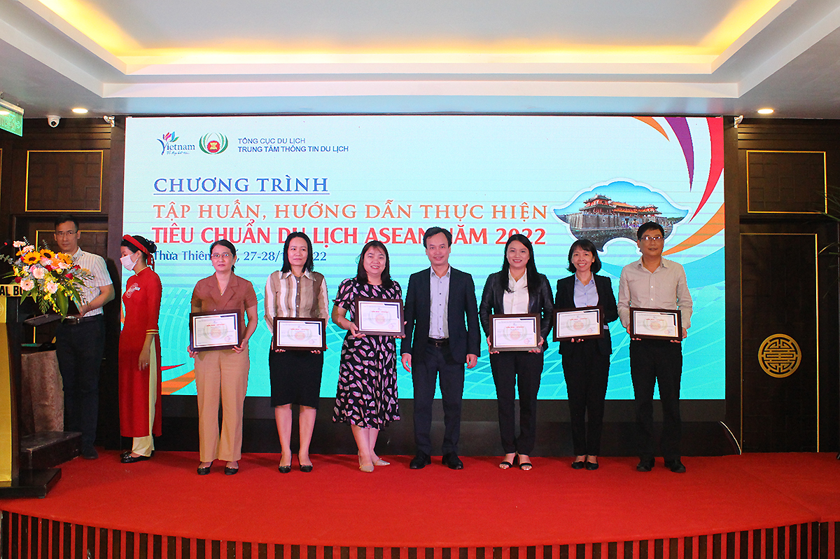 Kết thúc Chương trình tập huấn, hướng dẫn thực hiện Tiêu chuẩn Du lịch ASEAN năm 2022 tại Thừa Thiên Huế - Ảnh 4.