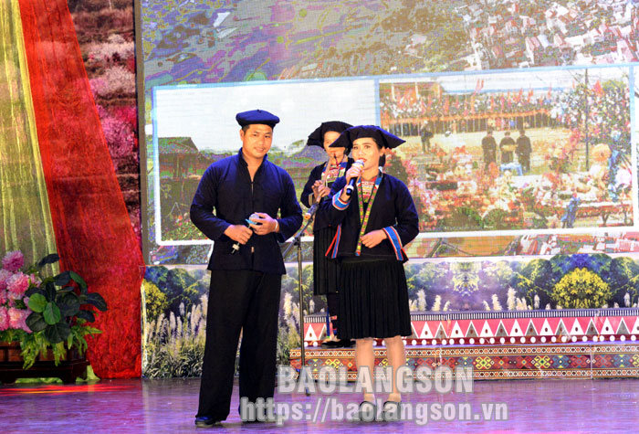 Liên hoan trình diễn trang phục truyền thống và hát dân ca các dân tộc thiểu số tỉnh Lạng Sơn - Ảnh 2.