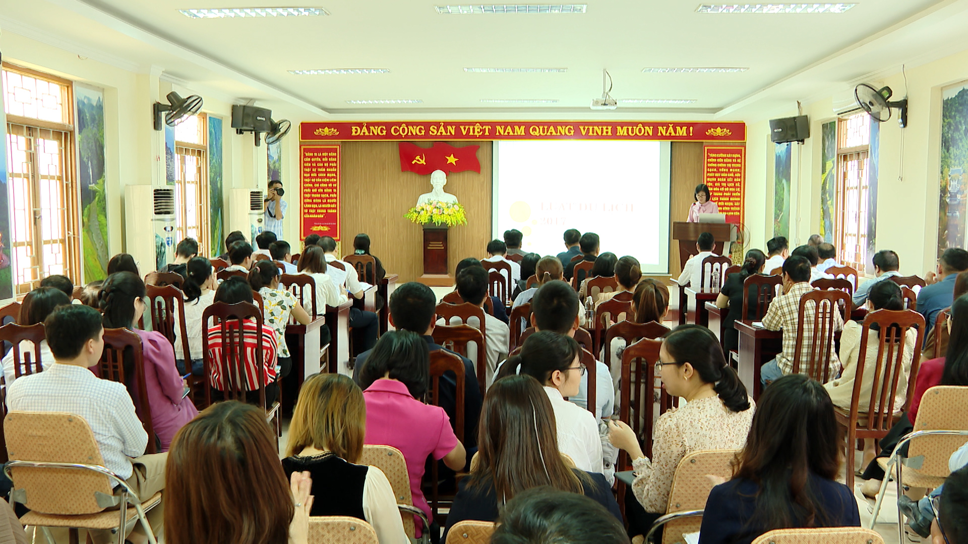 Phổ biến pháp luật trong hoạt động kinh doanh dịch vụ du lịch tại Ninh Bình - Ảnh 1.