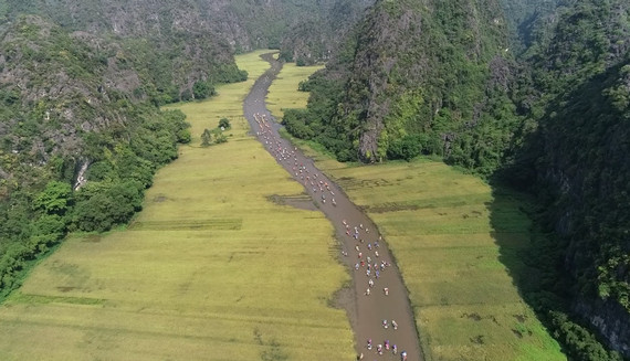 Ninh Bình xây dựng môi trường văn hóa, văn minh trong hoạt động du lịch - Ảnh 3.