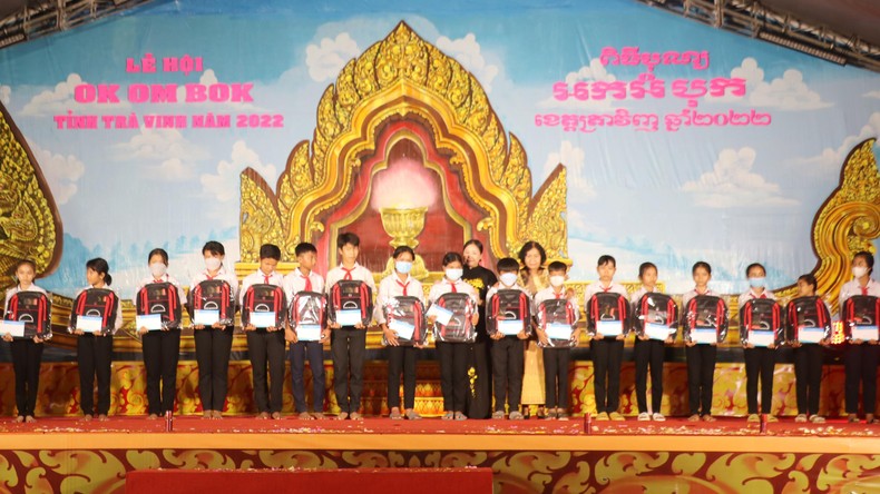 Tưng bừng đêm hội Ok Om Bok đồng bào Khmer tỉnh Trà Vinh - Ảnh 3.