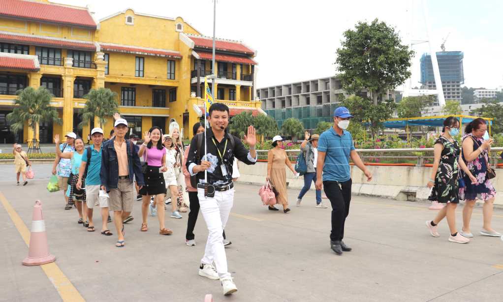 Quảng Ninh: Tăng trưởng bứt phá ở khu vực dịch vụ du lịch - Ảnh 1.