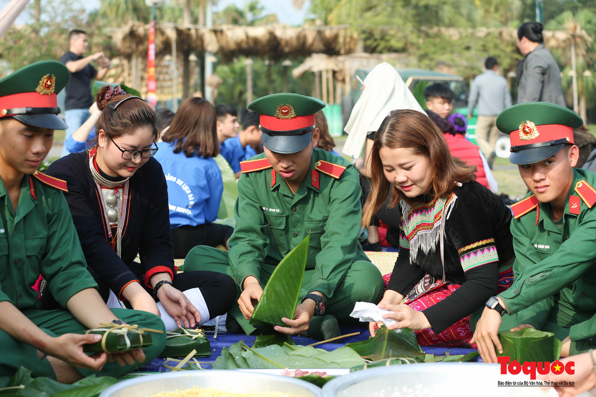 Làng Văn hóa, Du lịch các dân tộc Việt Nam tặng 500 phần quà “Tết vì người nghèo” năm 2023  - Ảnh 1.