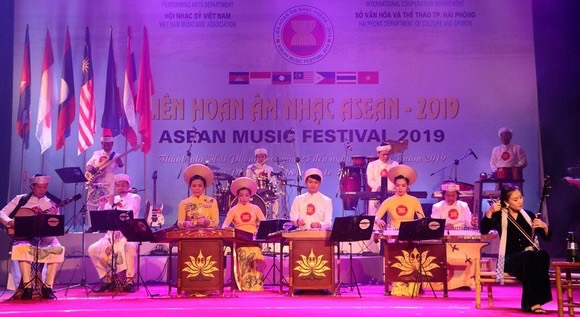 Liên hoan Âm nhạc ASEAN - 2022: giới thiệu nghệ thuật truyền thống Việt Nam với bạn bè quốc tế - Ảnh 4.