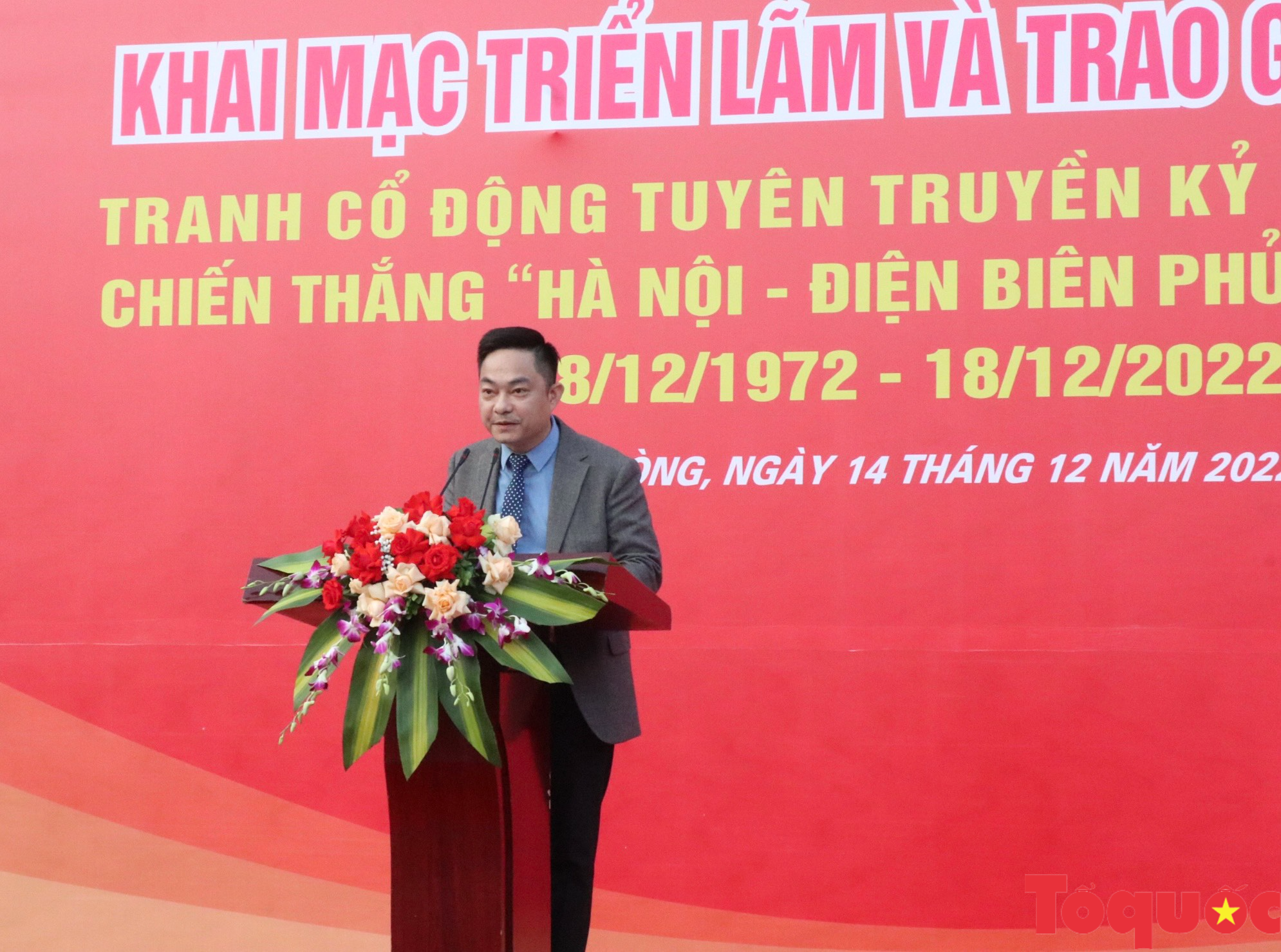 Triển lãm tranh cổ động tấm lớn kỷ niệm 50 năm Chiến thắng Hà Nội – Điện Biên Phủ trên không - Ảnh 2.