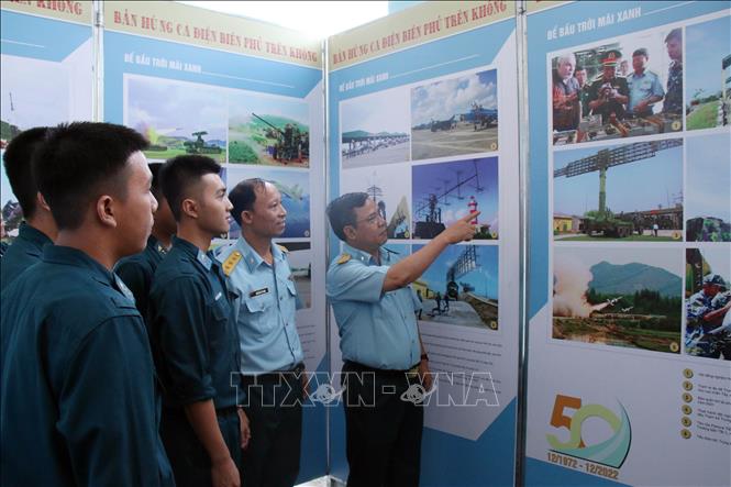 Khai mạc Triển lãm 'Bản hùng ca Điện Biên Phủ trên không' tại TP Hồ Chí Minh - Ảnh 2.