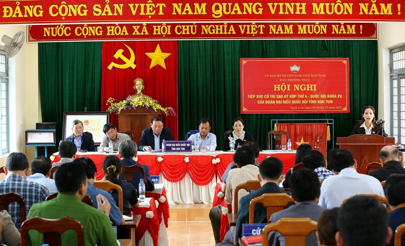 Tiếp xúc cử tri tại Kon Tum, Bộ trưởng Bộ VHTTDL Nguyễn Văn Hùng: Phải giữ cho bằng được văn hóa của đồng bào Xơ Đăng bản địa - Ảnh 1.