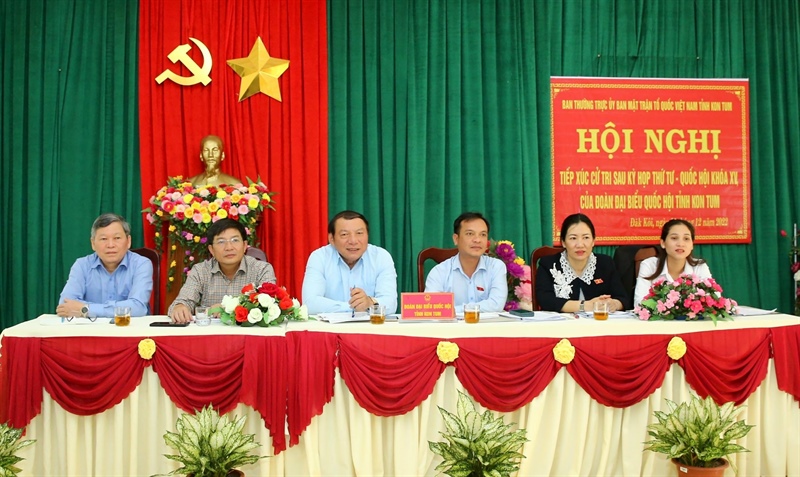 Tiếp xúc cử tri tại Kon Tum, Bộ trưởng Bộ VHTTDL Nguyễn Văn Hùng: Phải giữ cho bằng được văn hóa của đồng bào Xơ Đăng bản địa - Ảnh 5.