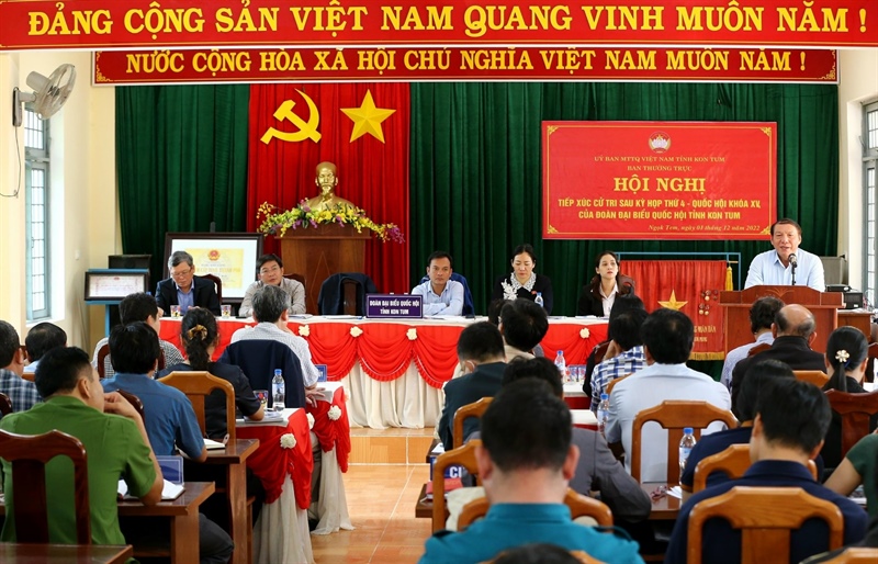 Tiếp xúc cử tri tại Kon Tum, Bộ trưởng Bộ VHTTDL Nguyễn Văn Hùng: Phải giữ cho bằng được văn hóa của đồng bào Xơ Đăng bản địa - Ảnh 3.