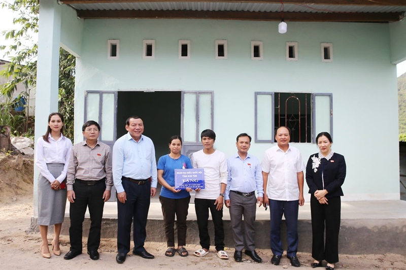 Tiếp xúc cử tri tại Kon Tum, Bộ trưởng Bộ VHTTDL Nguyễn Văn Hùng: Phải giữ cho bằng được văn hóa của đồng bào Xơ Đăng bản địa - Ảnh 12.