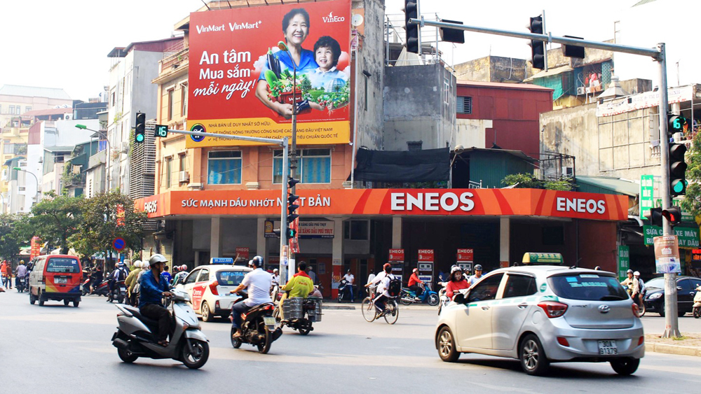Bắc Giang tăng cường công tác quản lý hoạt động quảng cáo ngoài trời - Ảnh 1.