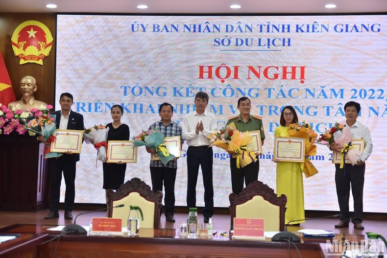 Năm 2022, ngành du lịch Kiên Giang đạt doanh thu hơn 10.500 tỷ đồng - Ảnh 1.