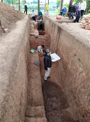 Kết quả khai quật khảo cổ học di tích thành cổ Luy Lâu năm 2022: Những bí ẩn của tòa thành cổ dần lộ diện - Ảnh 1.