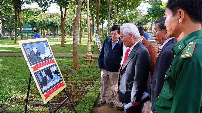 Triển lãm ảnh kỷ niệm 55 năm quan hệ ngoại giao Việt Nam - Campuchia - Ảnh 2.