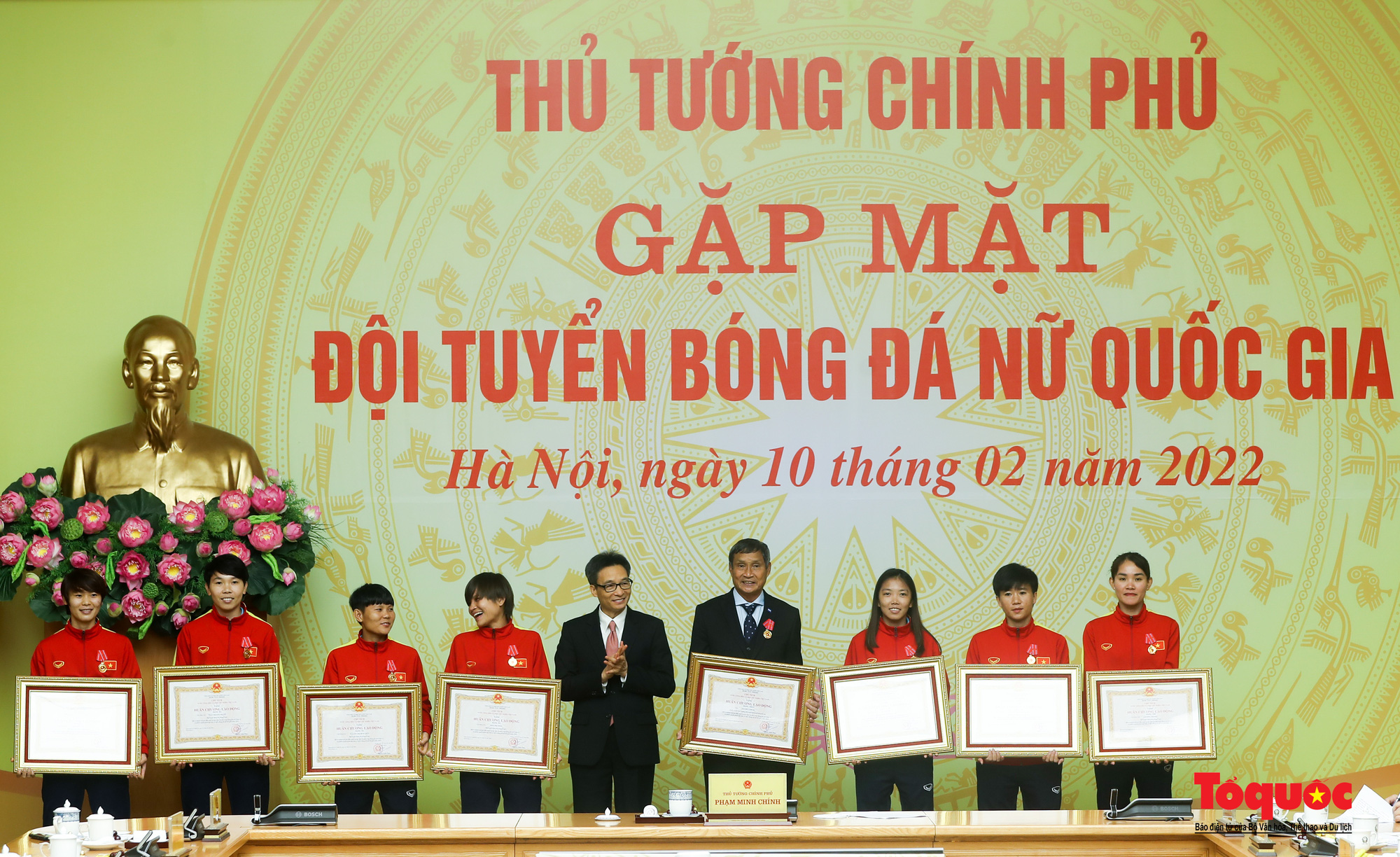 Thủ tướng Phạm Minh Chính gặp gỡ, chúc mừng và khen thưởng Đội tuyển bóng đá nữ Việt Nam - Ảnh 16.