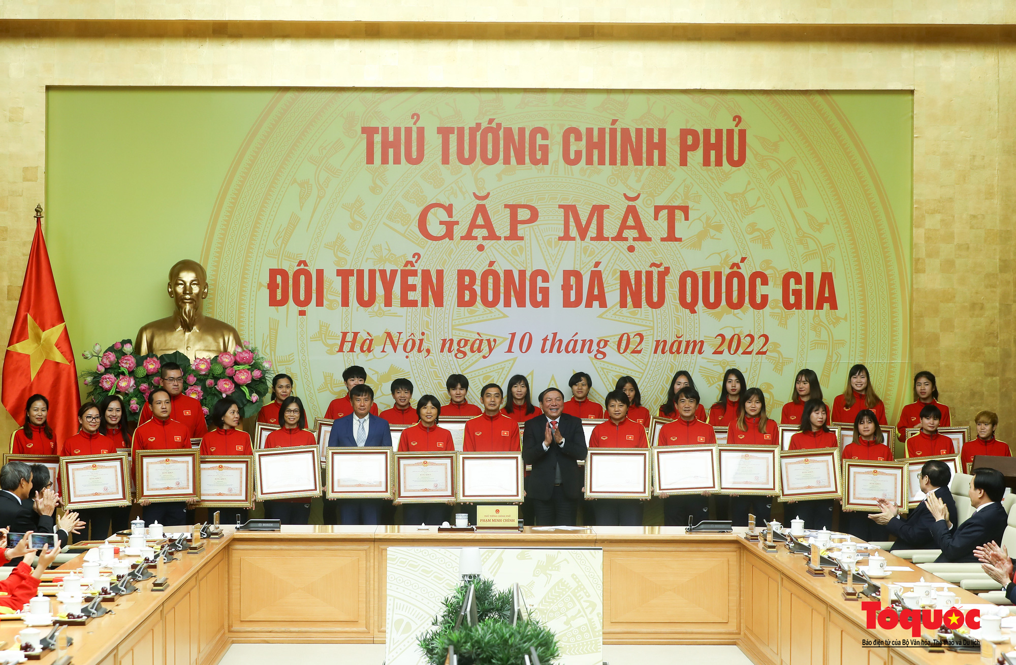 Thủ tướng Phạm Minh Chính gặp gỡ, chúc mừng và khen thưởng Đội tuyển bóng đá nữ Việt Nam - Ảnh 17.