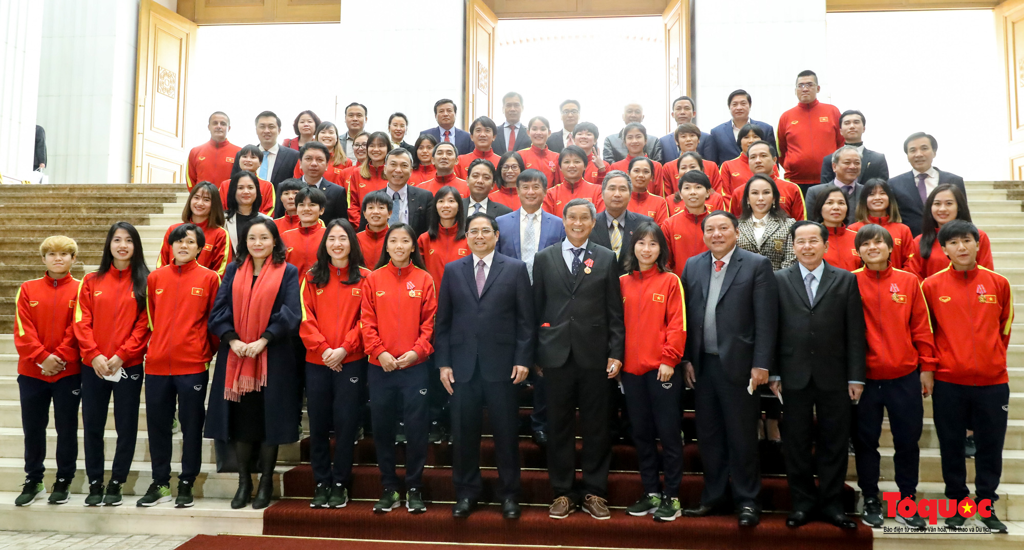Thủ tướng Phạm Minh Chính gặp gỡ, chúc mừng và khen thưởng Đội tuyển bóng đá nữ Việt Nam - Ảnh 19.