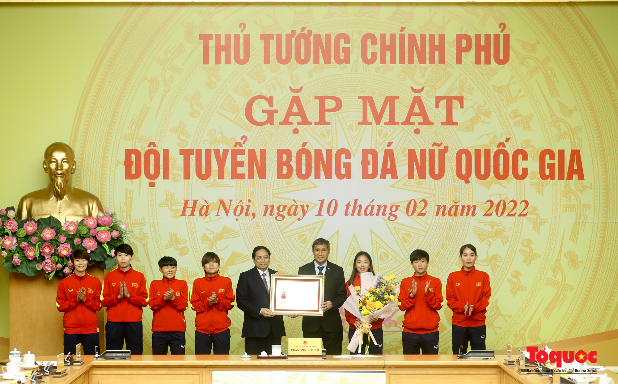 Thủ tướng Phạm Minh Chính gặp gỡ, chúc mừng và khen thưởng Đội tuyển bóng đá nữ Việt Nam - Ảnh 12.