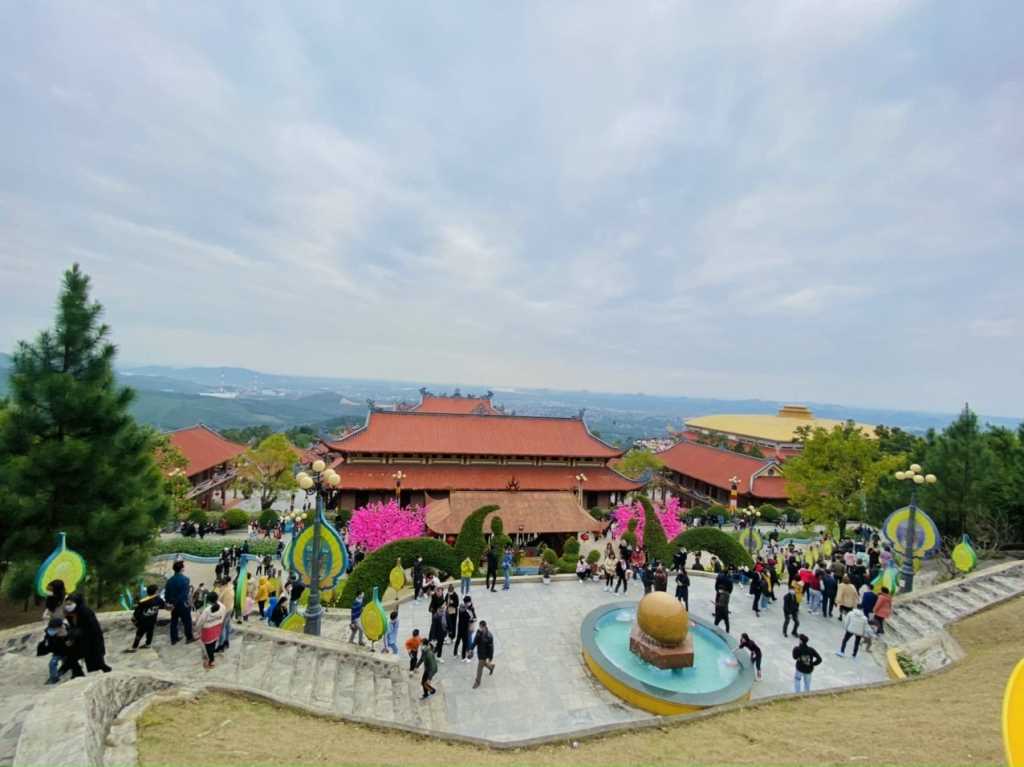 Quảng Ninh: Du lịch tâm linh hút khách đầu năm mới - Ảnh 3.