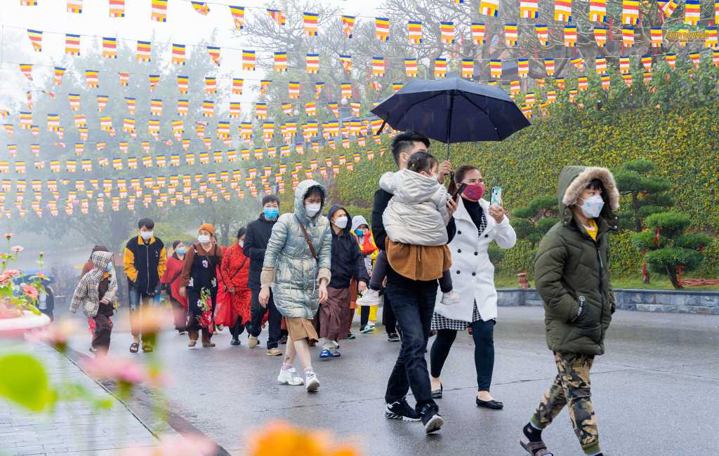 Quảng Ninh: Du lịch tâm linh hút khách đầu năm mới - Ảnh 4.