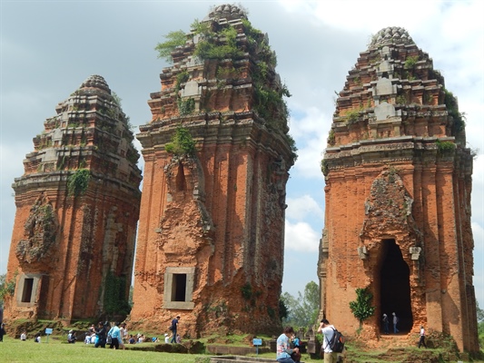 Bình Định: Trên 2 tỉ đồng tu bổ di tích quốc gia Tháp Dương Long và Tháp Cánh Tiên - Ảnh 1.