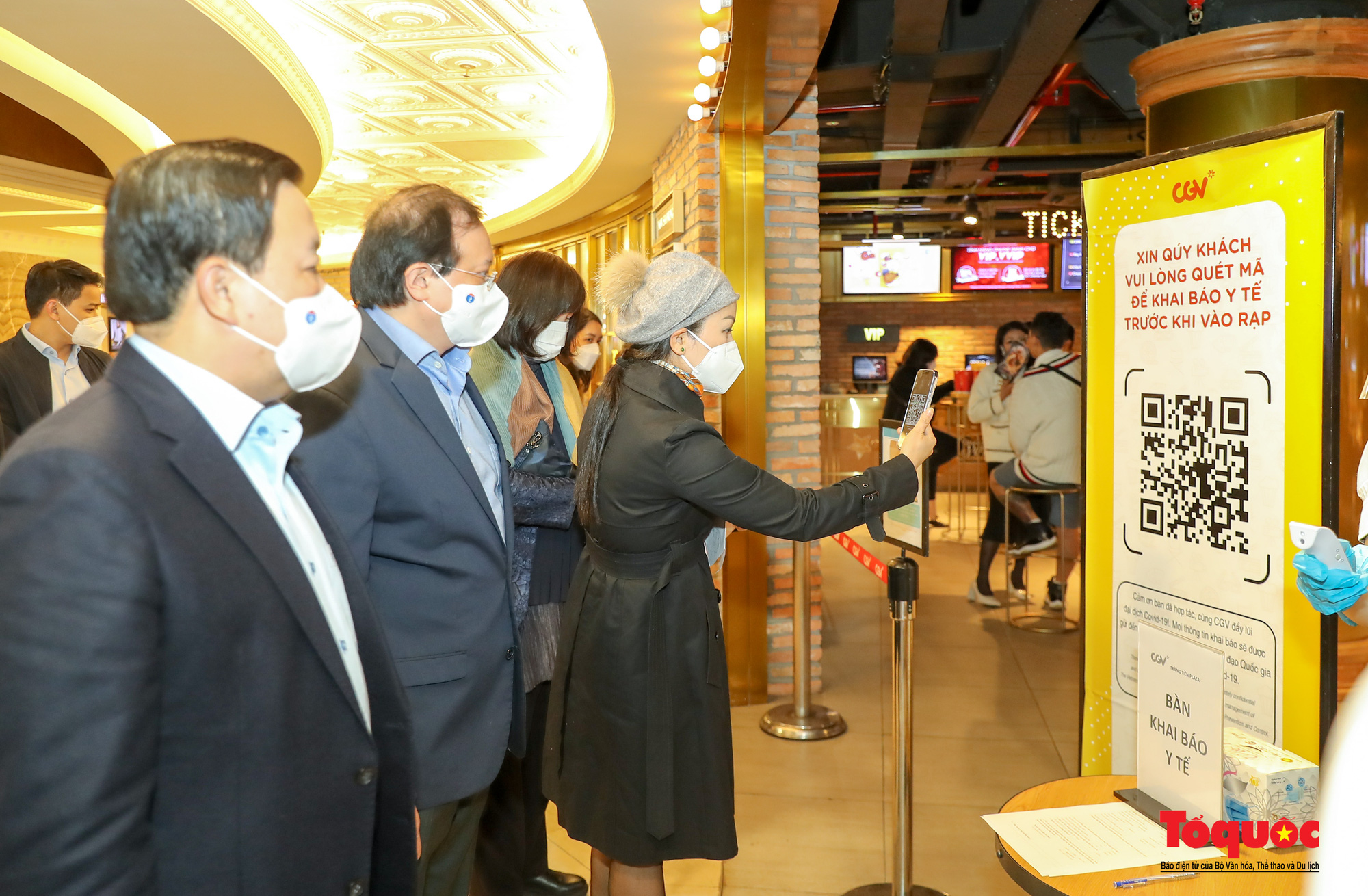 Thứ trưởng Tạ Quang Đông kiểm tra công tác phòng dịch Covid 19 tại một số cụm rạp chiếu phim ở Hà Nội - Ảnh 3.