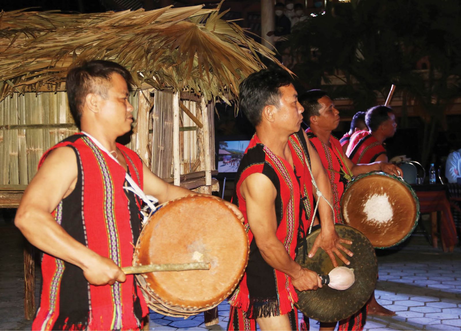 Thừa Thiên Huế: Gắn phục dựng, bảo tồn văn hóa với phát triển du lịch tại huyện A Lưới - Ảnh 1.