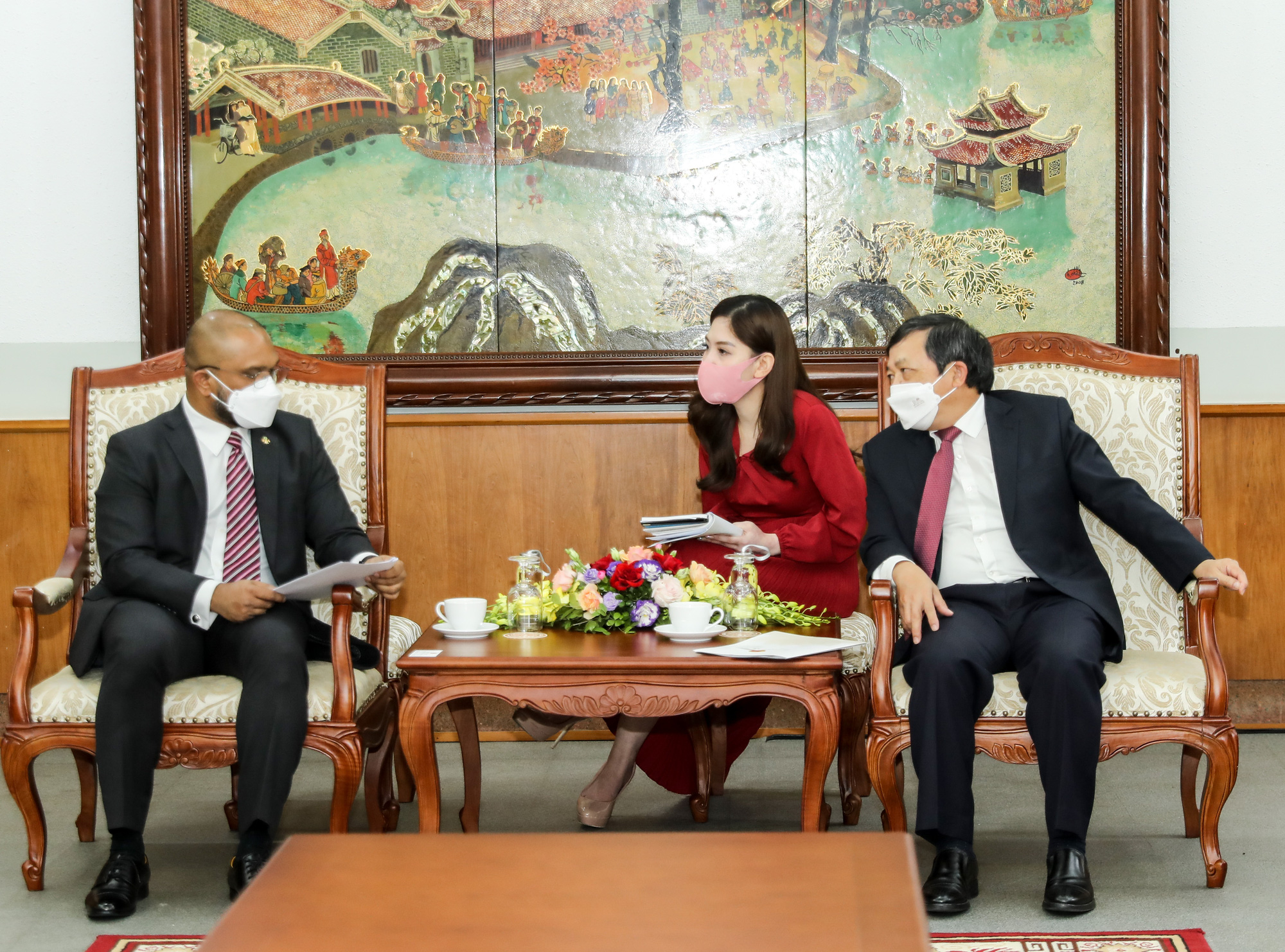 Thứ trưởng Đoàn Văn Việt tiếp Đại sứ Cộng hòa Dân chủ Liên bang Nepal và Đại sứ Cộng hòa Maldives tại Việt Nam - Ảnh 3.