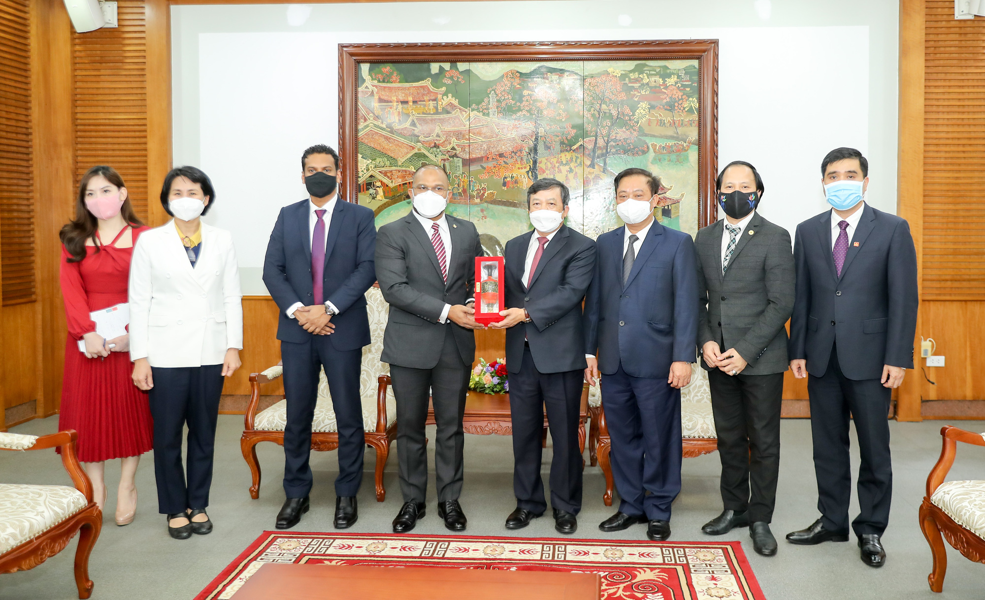 Thứ trưởng Đoàn Văn Việt tiếp Đại sứ Cộng hòa Dân chủ Liên bang Nepal và Đại sứ Cộng hòa Maldives tại Việt Nam - Ảnh 4.